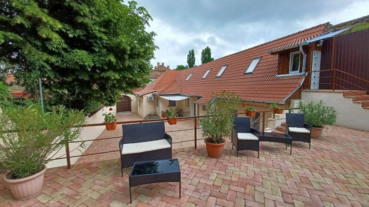 Milla Apartmanok Эгер Экстерьер фото