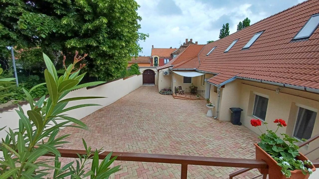 Milla Apartmanok Эгер Экстерьер фото